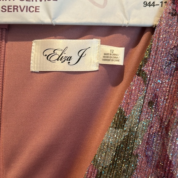 Eliza J Pink Sleeveless V-Neck Maxi Dress - Picture 2 of 6